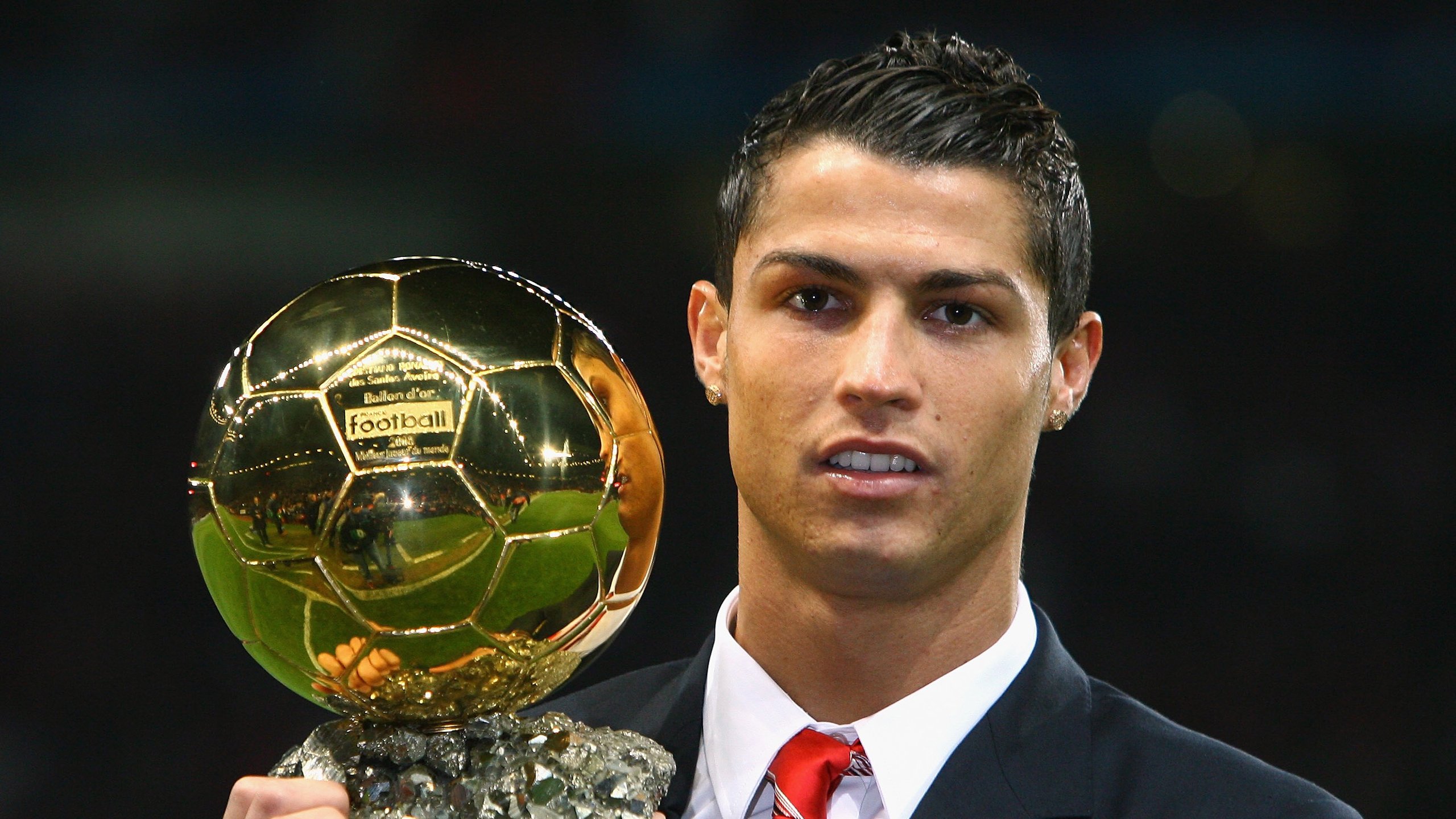 观众们期待在足球比赛中看到哪些精彩瞬间?,看足球赛观众们的神态