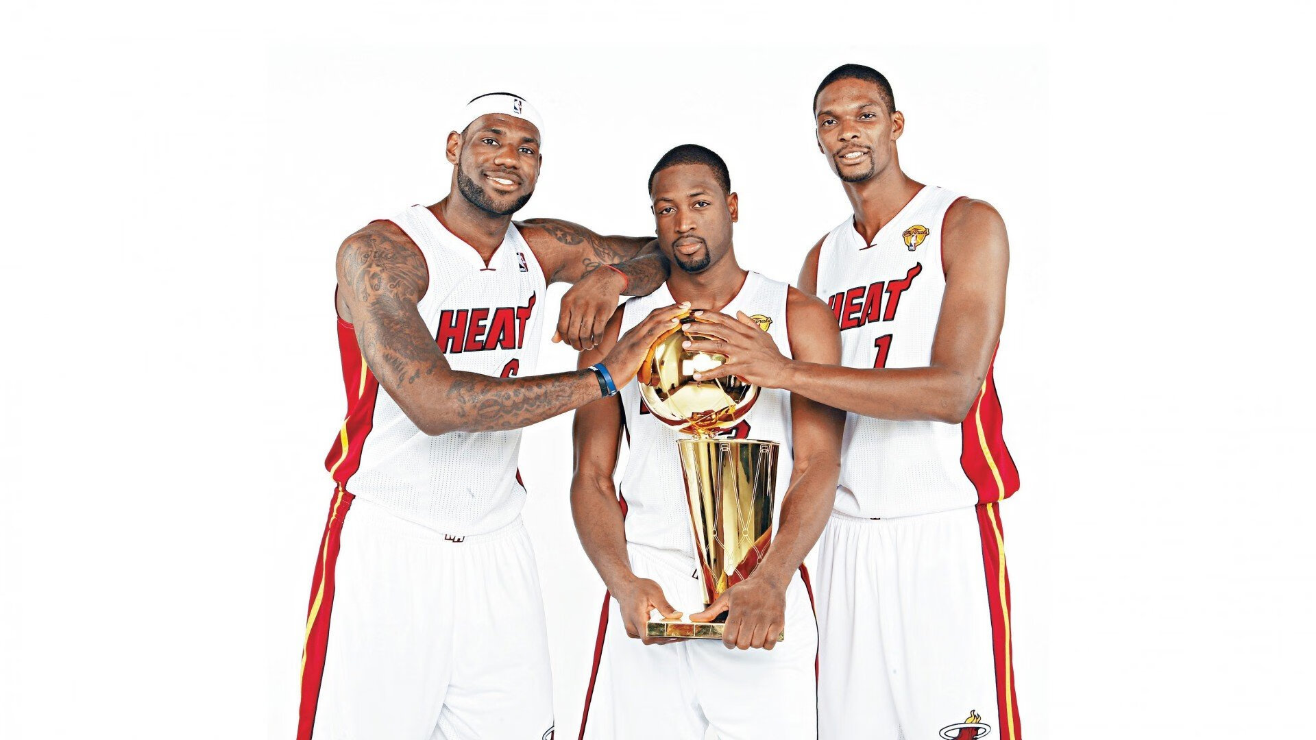 赛季后半段逐渐白热化，争夺冠军激烈展开，赛季结束后段位